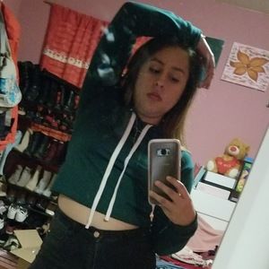 Meet your Posher, Estefania